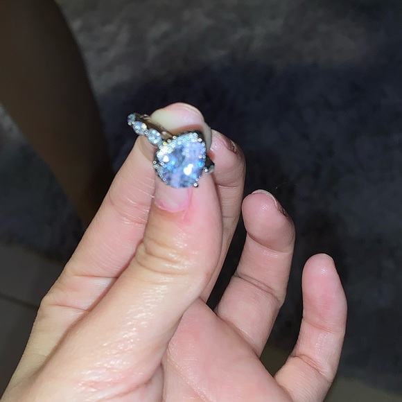 Size 7 zales ring - Picture 2 of 3